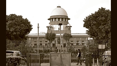 Last week, the Supreme Court (SC) rapped the Punjab government and Raj Bhavan and asked them to respect the constitutional remit, warning that the fight should not degenerate into a “race to the bottom”. (Hindustan Times) Last week, the Supreme Court (SC) rapped the Punjab government and Raj Bhavan and asked them to respect the constitutional remit, warning that the fight should not degenerate into a “race to the bottom”. (Hindustan Times)