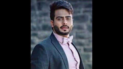 The singer, who was questioned on his ‘links with gangsters’ in the aftermath of the murder of Punjabi singer Sidhu Moose Wala, apparently didn’t have permission to fly abroad. (HT File Photo) The singer, who was questioned on his ‘links with gangsters’ in the aftermath of the murder of Punjabi singer Sidhu Moose Wala, apparently didn’t have permission to fly abroad. (HT File Photo)