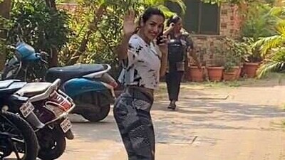 Television personality Malaika Arora was seen outside Diva Yoga in Mumbai. She wore a black and white T-shirt and tights. Malaika waved and smiled at the paparazzi. 