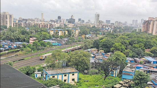 An aerial view of the 14-acre site of Thane Mental Hospital. The Bombay High Court on Friday lifted the stay order on transfer of the hospital’s land paving the way for the construction of a new railway station between Thane and Mulund. (Praful Gangurde. HT PHOTO)