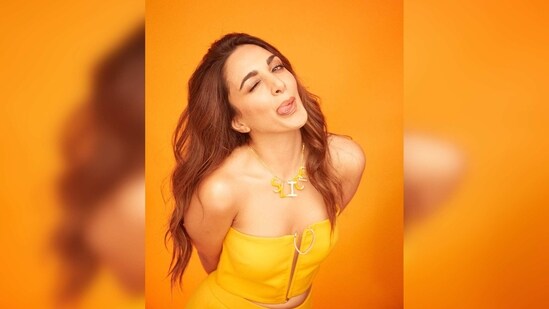 Kiara Advani's outfit comes with a bandeau top and a full-length ribbed slit skirt.&nbsp;(Instagram/@kiaraaliaadvani)