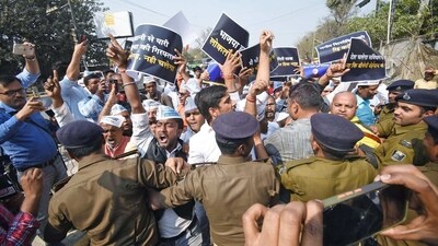 Aam Aadmi Party (AAP) supporters protest over the arrest of Delhi Deputy Chief Minister Manish Sisodia by CBI in connection with the alleged Delhi liquor excise policy case. (Pappi Sharma)
