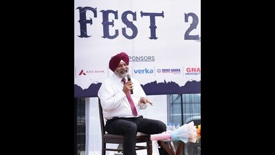 Dhillon was the general officer commanding in Kashmir on February 14, 2019, Pulwama terror attack in which 40 CRPF personnel were killed in a suicide attack on the bus in which they were travelling and its aftermath and the nullification of J&K’s special status by the Parliament on August 5, 2019. (HT Photo) Dhillon was the general officer commanding in Kashmir on February 14, 2019, Pulwama terror attack in which 40 CRPF personnel were killed in a suicide attack on the bus in which they were travelling and its aftermath and the nullification of J&K’s special status by the Parliament on August 5, 2019. (HT Photo)