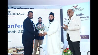 Muslim scholars and intellectuals gathered in the state capital on Saturday and called for need to evolve a plan to help the community come out of poverty. (sourced)