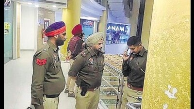 Police outside the Blue Lotus spa in Ludhiana on Saturday. (HT photo) Police outside the Blue Lotus spa in Ludhiana on Saturday. (HT photo)