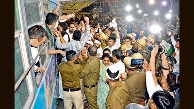 Protesters raising slogans against the Haryana government while being taken away by Panchkula police. (Sant Arora/HT) Protesters raising slogans against the Haryana government while being taken away by Panchkula police. (Sant Arora/HT)