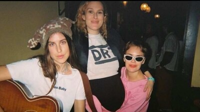 Rumer Willis with sisters Scout LaRue Willis and Tallulah Willis.