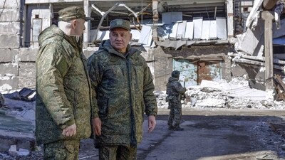 Russia-Ukraine war:  Shoigu visited a command post where the group commander reported to him on the current situation, and presented state awards to soldiers. (AP)