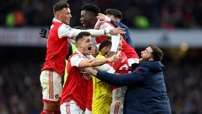 Reiss Nelson celebrates scoring Arsenal's third goal with teammates (REUTERS)