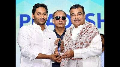 Visakhapatnam, Mar 04 (ANI): The Union Minister for Road Transport and Highways, Nitin Gadkari being felicitated by Andhra Pradesh Chief Minister, Y.S. Jagan Mohan Reddy at the Global Investors Summit 2023, in Visakhapatnam on Friday. (ANI Photo) (ANI/ PIB) Visakhapatnam, Mar 04 (ANI): The Union Minister for Road Transport and Highways, Nitin Gadkari being felicitated by Andhra Pradesh Chief Minister, Y.S. Jagan Mohan Reddy at the Global Investors Summit 2023, in Visakhapatnam on Friday. (ANI Photo) (ANI/ PIB)