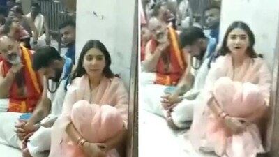 Anushka Sharma and Virat Kohli recently paid a visit to Mahakaleshwar Temple. Anushka Sharma and Virat Kohli recently paid a visit to Mahakaleshwar Temple.