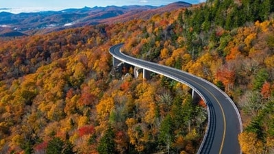 Blue Ridge Parkway, North Carolina/Virginia: This 469-mile stretch of road is one of the most scenic drives in the United States. With its rolling hills, lush forests, and stunning mountain views, the Blue Ridge Parkway is the perfect place to take in the beauty of the Appalachian Mountains. (Unsplash) Blue Ridge Parkway, North Carolina/Virginia: This 469-mile stretch of road is one of the most scenic drives in the United States. With its rolling hills, lush forests, and stunning mountain views, the Blue Ridge Parkway is the perfect place to take in the beauty of the Appalachian Mountains. (Unsplash)