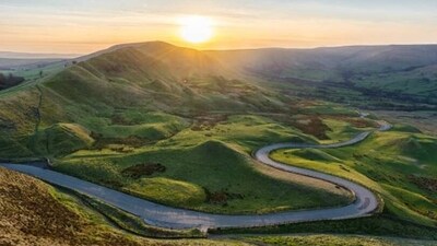 Are you a travelholic looking for an exciting road trip? Look no further! From stunning mountain views to serene coastlines, these six picturesque road trip destinations are sure to provide you with the perfect getaway. (Unsplash) Are you a travelholic looking for an exciting road trip? Look no further! From stunning mountain views to serene coastlines, these six picturesque road trip destinations are sure to provide you with the perfect getaway. (Unsplash)