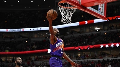 Kevin Durant #35 of the Phoenix Suns goes to the basket and shoots in the second half against the Chicago Bulls at United Center. (Getty Images via AFP) Kevin Durant #35 of the Phoenix Suns goes to the basket and shoots in the second half against the Chicago Bulls at United Center. (Getty Images via AFP)