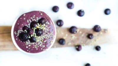 Blueberry and Kale Smoothie: This smoothie is a great way to get your daily dose of antioxidants. Start with some fresh or frozen blueberries, add some kale, and finish with your favourite milk. Blend everything for a delicious and nutritious breakfast. (Unsplash)