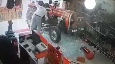 Screengrab of the viral video. (Twitter)