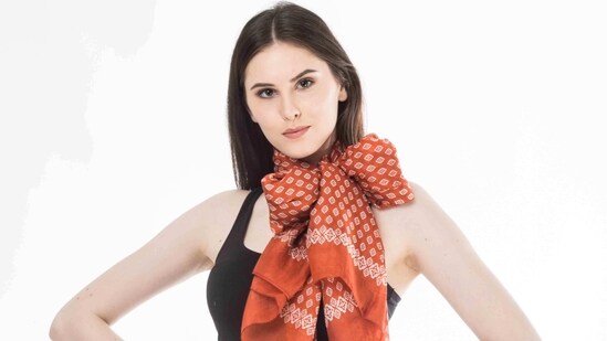 Silk Scarf: A silk scarf is a timeless accessory that can add a touch of sophistication to any outfit. Drape it over your shoulders, tie it around your neck, or use it as a headband.(pexels )