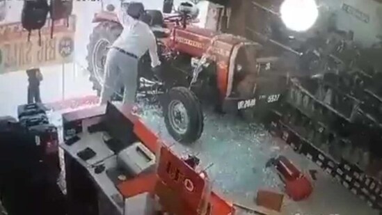 Screengrab of the viral video. (Twitter)