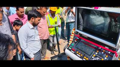 A Bandicoot robotic scavenger being tested in Prayagraj. (HT photo) A Bandicoot robotic scavenger being tested in Prayagraj. (HT photo)