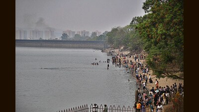 According to data provided by the Water Resource Department of the Government of Maharashtra, the water level of all dams in the Pune region was 76.08% on March 5, last year, while it is 63.41% this year. (KALPESH NUKTE) According to data provided by the Water Resource Department of the Government of Maharashtra, the water level of all dams in the Pune region was 76.08% on March 5, last year, while it is 63.41% this year. (KALPESH NUKTE)