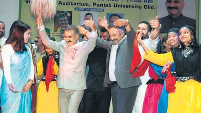 Himachal Pradesh chief minister Sukhvinder Singh Sukhu performing nati with students at the cultural programme, ‘Himachal Ek Jhalak’, at Panjab University. (HT Photo) Himachal Pradesh chief minister Sukhvinder Singh Sukhu performing nati with students at the cultural programme, ‘Himachal Ek Jhalak’, at Panjab University. (HT Photo)