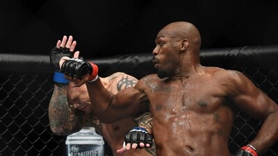 Jon Jones (red gloves) and Anthony Smith (blue gloves) during UFC 235 at T-Mobile Arena (Reuters)