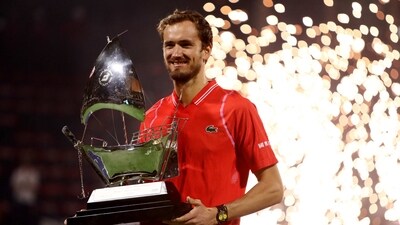 ATP 500 - Dubai Tennis Championships - The Dubai Duty Free Tennis Centre, Dubai, United Arab Emirates - March 4, 2023 Russia's Daniil Medvedev poses with trophy after winning his final match against Russia's Andrey Rublev REUTERS/Amr Alfiky (REUTERS)