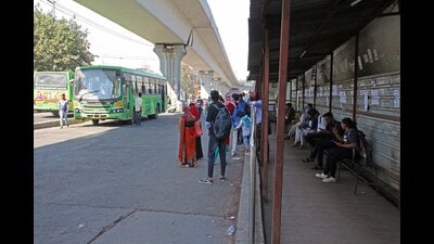 With Sunday being a non-working day, the impact of the strike was not felt much in Pune. (HT PHOTO)