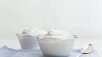 1. Greek Yogurt: Greek yogurt is a great source of protein, with around 20 grams of protein per cup. It is also low in fat and sugar, making it a great choice for weight loss. (Pinterest) 1. Greek Yogurt: Greek yogurt is a great source of protein, with around 20 grams of protein per cup. It is also low in fat and sugar, making it a great choice for weight loss. (Pinterest)
