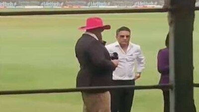 Sanjaya Manjrekar reacts to fan's 'Jadeja... Jadeja' shout Sanjaya Manjrekar reacts to fan's 'Jadeja... Jadeja' shout
