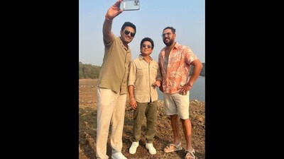 Anil Kumble taking a selfie with Sachin Tendulkar and Yuvraj Singh. (Instagram/@sachintendulkar) Anil Kumble taking a selfie with Sachin Tendulkar and Yuvraj Singh. (Instagram/@sachintendulkar)