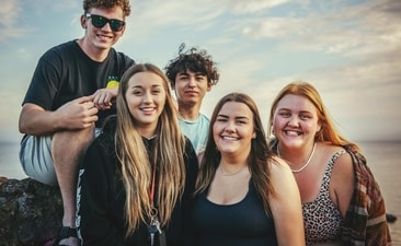 Accepting body issues as a teenager and tips to work through it (Photo by Tim Mossholder on Unsplash )