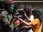 Temperature forecast for the upcoming festival of Holi shows that while the maximum temperature will be around 31 degrees Celsius, Delhi’s minimum temperature is likely to hover around 16 degrees. (Vipin Kumar/HT Photo) Temperature forecast for the upcoming festival of Holi shows that while the maximum temperature will be around 31 degrees Celsius, Delhi’s minimum temperature is likely to hover around 16 degrees. (Vipin Kumar/HT Photo)