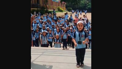 The image shows the kid dancing to Allu Arjun and Rashmika Mandanna’s Saami Saami from the film Pushpa. (Instagram/@ridhi_sidhi_dance_studio)