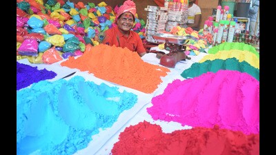 Shopkeeper selling gulal in busy Lucknow marlet on Monday. (HT photo) Shopkeeper selling gulal in busy Lucknow marlet on Monday. (HT photo)