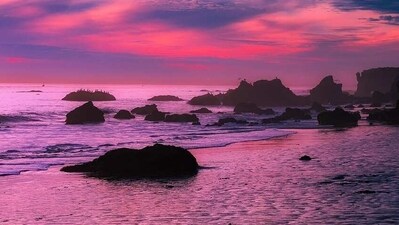 5. California: From the wild and rugged coastline of Northern California to the endless stretches of golden sand in Southern California, California has something for every season. Whether you're looking for a romantic getaway or a family vacation, California has something for you. (Pixabay) 5. California: From the wild and rugged coastline of Northern California to the endless stretches of golden sand in Southern California, California has something for every season. Whether you're looking for a romantic getaway or a family vacation, California has something for you. (Pixabay)