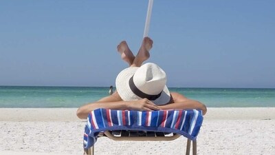 4. Florida: From the white sand beaches of the Gulf Coast to the wild and rugged Atlantic Coast, Florida has something for everyone. Whether you're looking for a family-friendly destination or an escape from the hustle and bustle of everyday life, Florida is the perfect place to relax and unwind. (Pixabay) 4. Florida: From the white sand beaches of the Gulf Coast to the wild and rugged Atlantic Coast, Florida has something for everyone. Whether you're looking for a family-friendly destination or an escape from the hustle and bustle of everyday life, Florida is the perfect place to relax and unwind. (Pixabay)