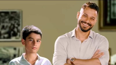 Kunal Kemmu reunites with her past self in a scene from Zakhm. Kunal Kemmu reunites with her past self in a scene from Zakhm.