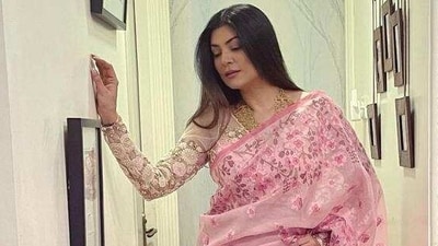 Sushmiita Sen in a recent Instagram Live talked at length to her followers about her ordeal and revealed she 'survived a very big heart attack'. (Instagram) Sushmiita Sen in a recent Instagram Live talked at length to her followers about her ordeal and revealed she 'survived a very big heart attack'. (Instagram)
