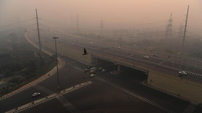 A view of morning traffic amid heavy smog in New Delhi. (AFP) A view of morning traffic amid heavy smog in New Delhi. (AFP)