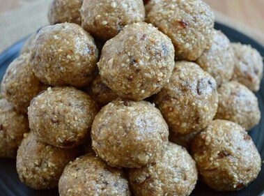 Peanut and Date laddoos (Pinterest) Peanut and Date laddoos (Pinterest)