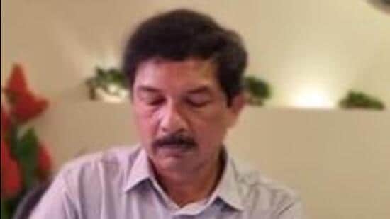 BJP leader Babulal Marandi released a 22-second video of IAS officer Rajiv Arun Ekka, which it alleged, showed him signing files at outside his office (Twitter/Video screengrab)