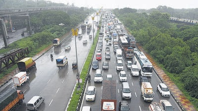 “The major two black spots on Sion Panvel Highway are Vashi toll naka and Vashi bridge. There are a total of six lanes with three lanes on each side. These six lanes narrow down to three lanes at the toll naka, increasing the congestion. Speeding and negligence of two-wheeler riders often lead to accidents here,” a traffic police officer from Vashi said. (Hindustan Times)