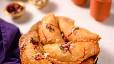 Holi hai: Going ga-ga for gujiyas! Holi hai: Going ga-ga for gujiyas!