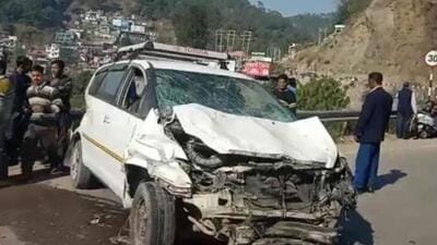 Five migrant labourers were killed and four injured when a speeding Toyota Innova (in photo) ran over them near Dharampur in Solan district on the Chandigarh-Shimla highway on Tuesday morning. (HT Photo)