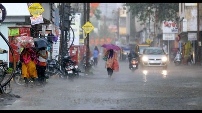 Heavy rain at Sukhasagar nagar in Katraj on Tuesday. (Rahul Raut/HT PHOTO) Heavy rain at Sukhasagar nagar in Katraj on Tuesday. (Rahul Raut/HT PHOTO)