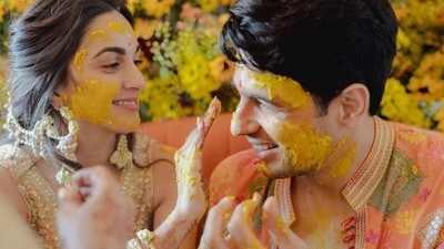 Kiara Advani and Sidharth Malhotra celebrate first Holi. (Instagram) Kiara Advani and Sidharth Malhotra celebrate first Holi. (Instagram)