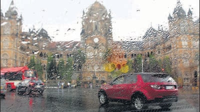 The findings indicate two important inflection points in Mumbai’s recent weather data: the frequency of heavy (more than 120 mm/day) and extreme heavy rainfall events (more than 250 mm/day) increased over Santacruz after 1994, while in Colaba the increased has been noted after 2005, the year when Mumbai suffered a historical deluge receiving 944mm of rain in a single day. (Bhushan Koyande/HT Photo) The findings indicate two important inflection points in Mumbai’s recent weather data: the frequency of heavy (more than 120 mm/day) and extreme heavy rainfall events (more than 250 mm/day) increased over Santacruz after 1994, while in Colaba the increased has been noted after 2005, the year when Mumbai suffered a historical deluge receiving 944mm of rain in a single day. (Bhushan Koyande/HT Photo)