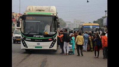 The four contractors of PMPML called off the strike on Monday night after the public transport utility cleared their  ₹66 crore outstanding bill. (HT FILE PHOTO)