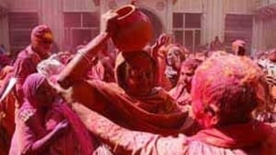 Protect your eyes: Wear protective eyewear or glasses to avoid any damage to your eyes from the colours. (HT File Photo) Protect your eyes: Wear protective eyewear or glasses to avoid any damage to your eyes from the colours. (HT File Photo)